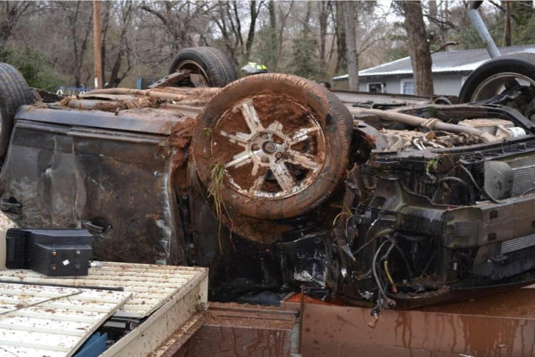 overturned-car-farley-ave overturned-car-farley-ave